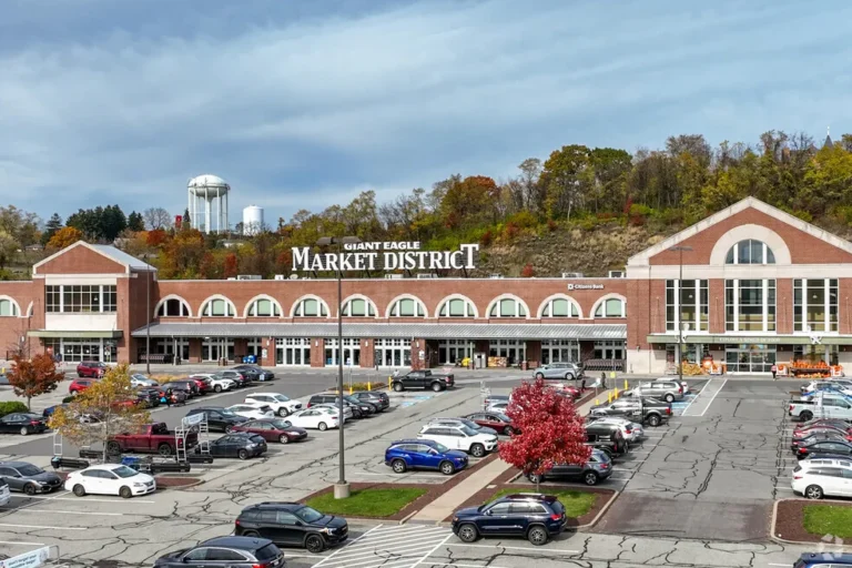 Giant Eagle Market District shopping center in Robinson Township, PA in Allegheny County.